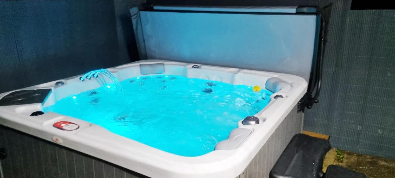 Marthys House With Hot Tub Looe Vila Exterior foto